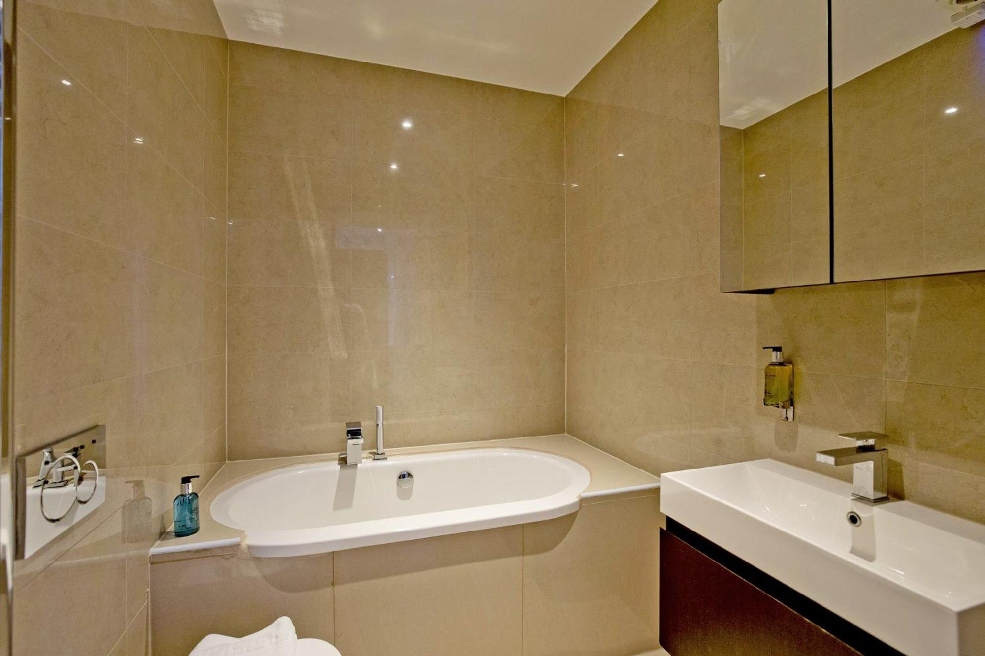 Imperial Liverpool Street Apartments Лондон Экстерьер фото
